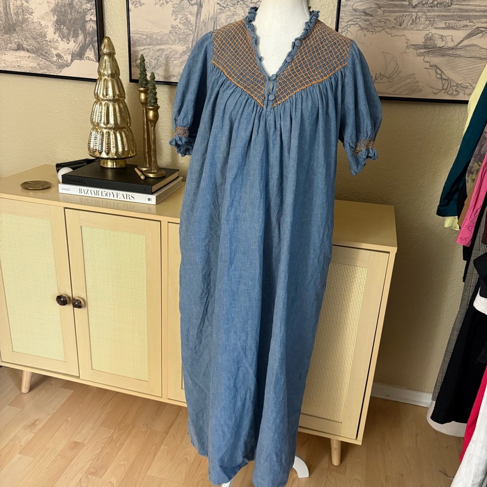 LORETTA CAPONI Denim Chambray Midi Dress Embroidered Detail Size Small‎
